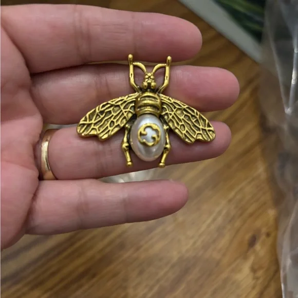 Gucci Gold Moth Brooch - Picture 3 of 4